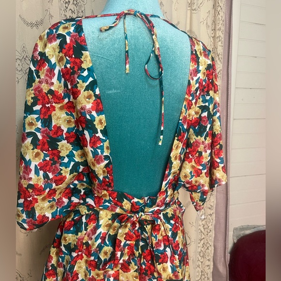 Floral low cut sundress - Picture 4 of 4